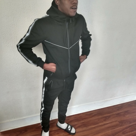 Tracksuit - Picture 6 of 8